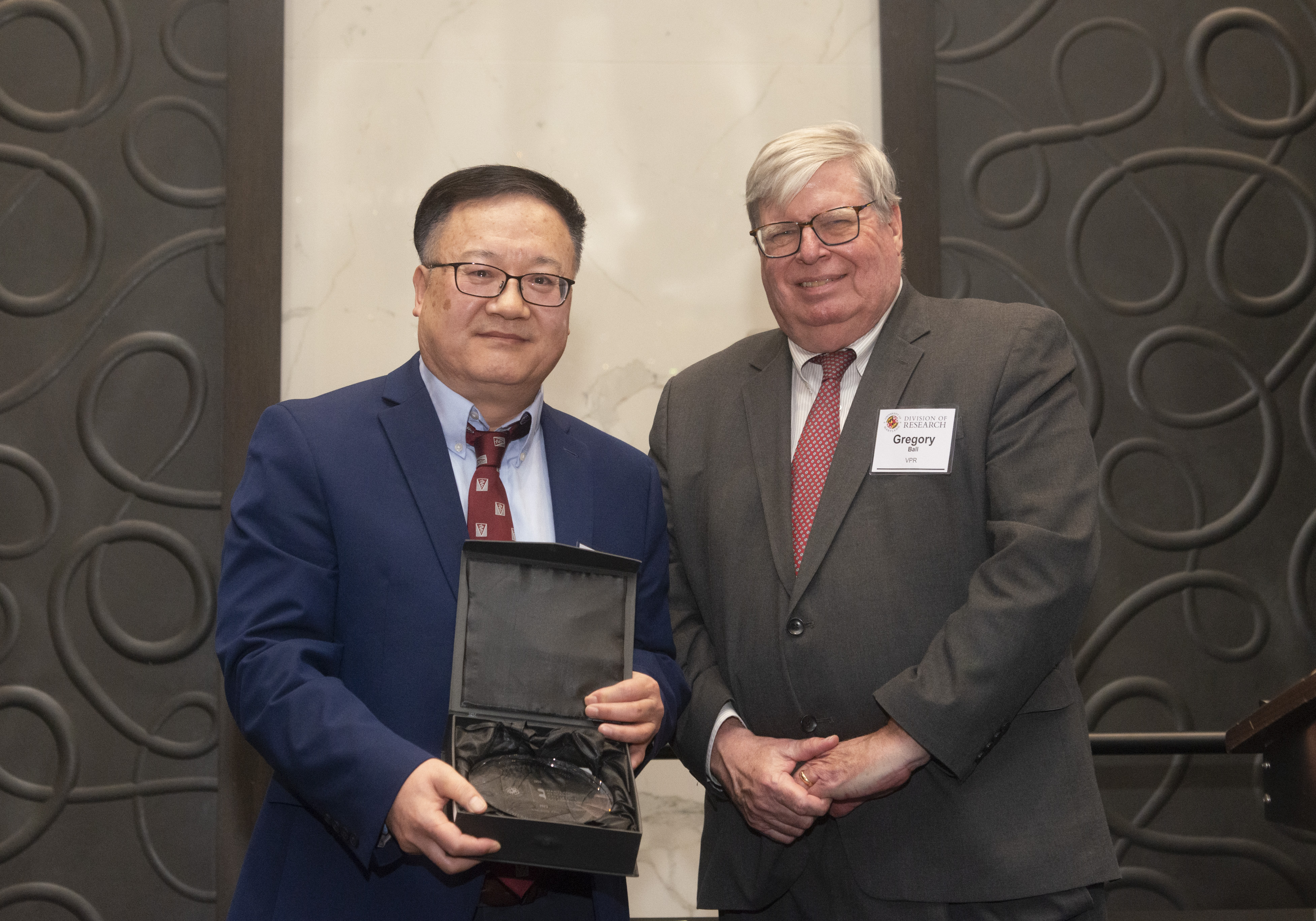 Xiaoping Zhu receives award from VPR Gregory Ball
