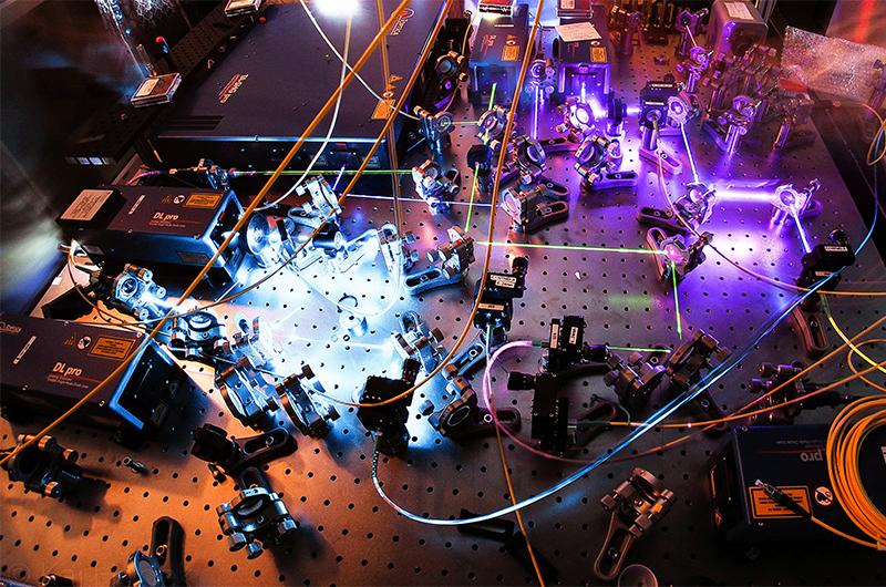 Quantum computer lasers running during an experiment