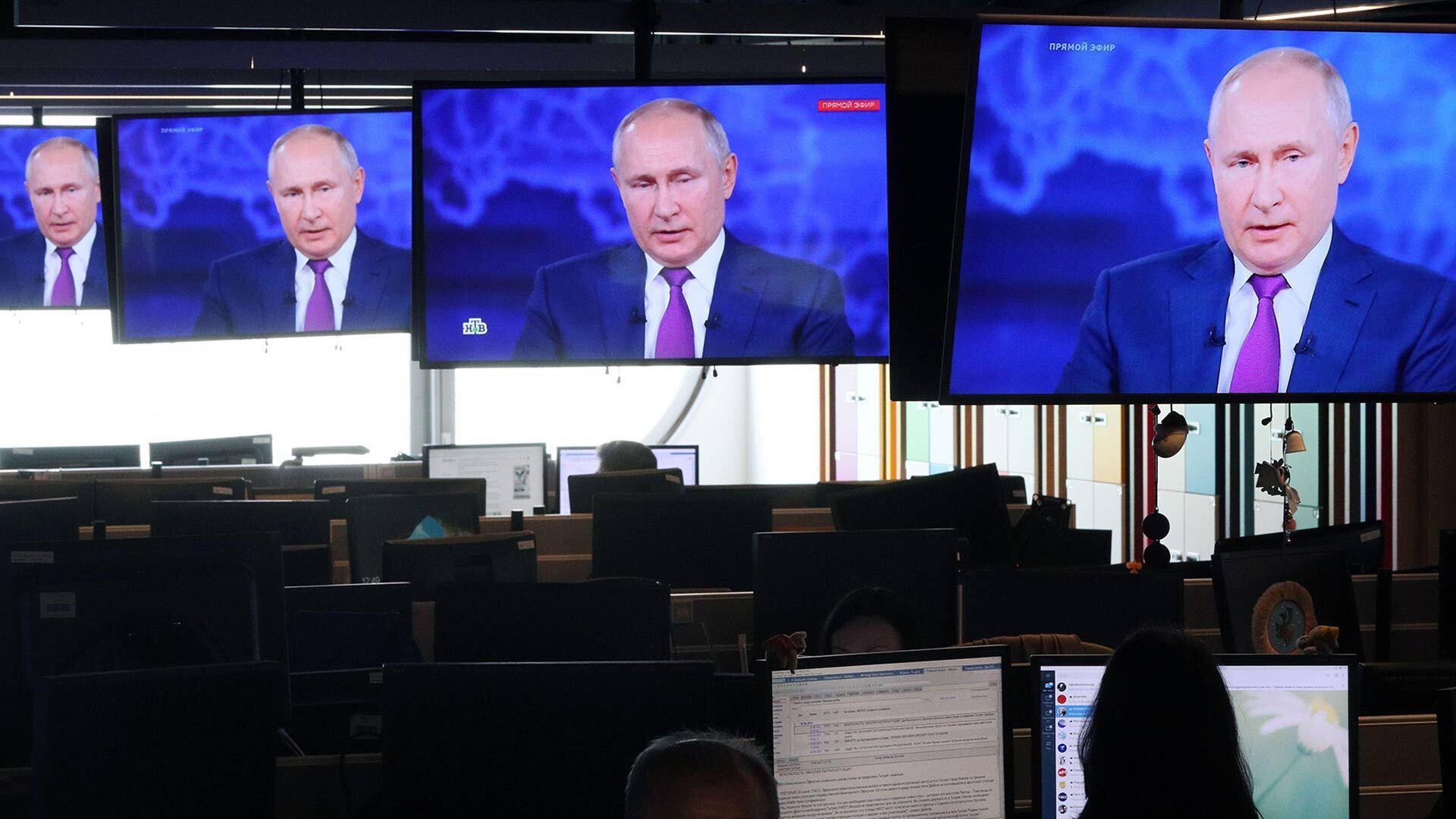 Putin across four TV screens