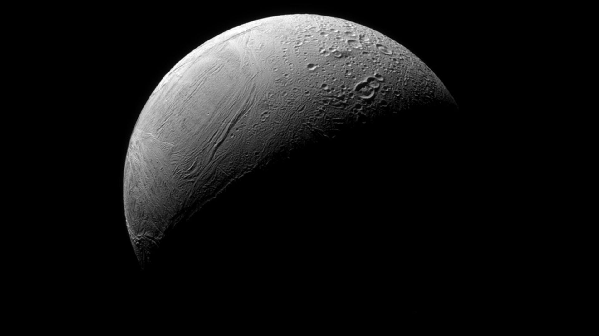  Saturn's moon Enceladus