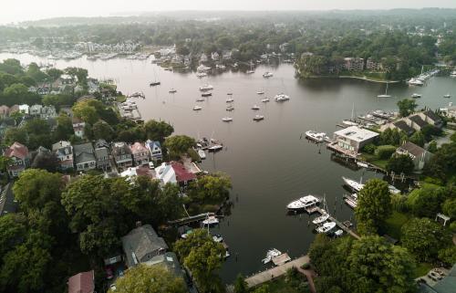 Annapolis, Maryland obscured by pink smoggy haze from Canadian fires